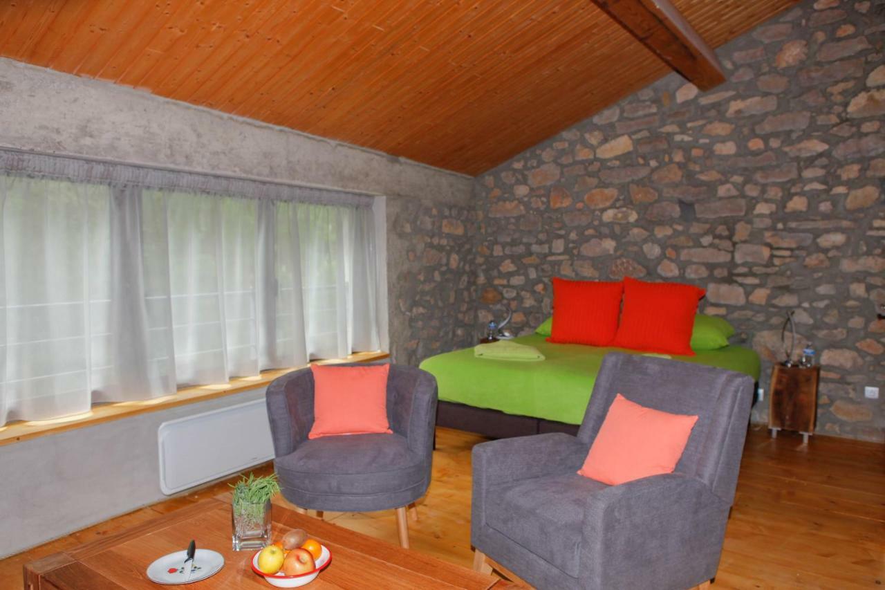 ピュイヴェール Moulin D'Entre Les Roches Bed & Breakfast エクステリア 写真