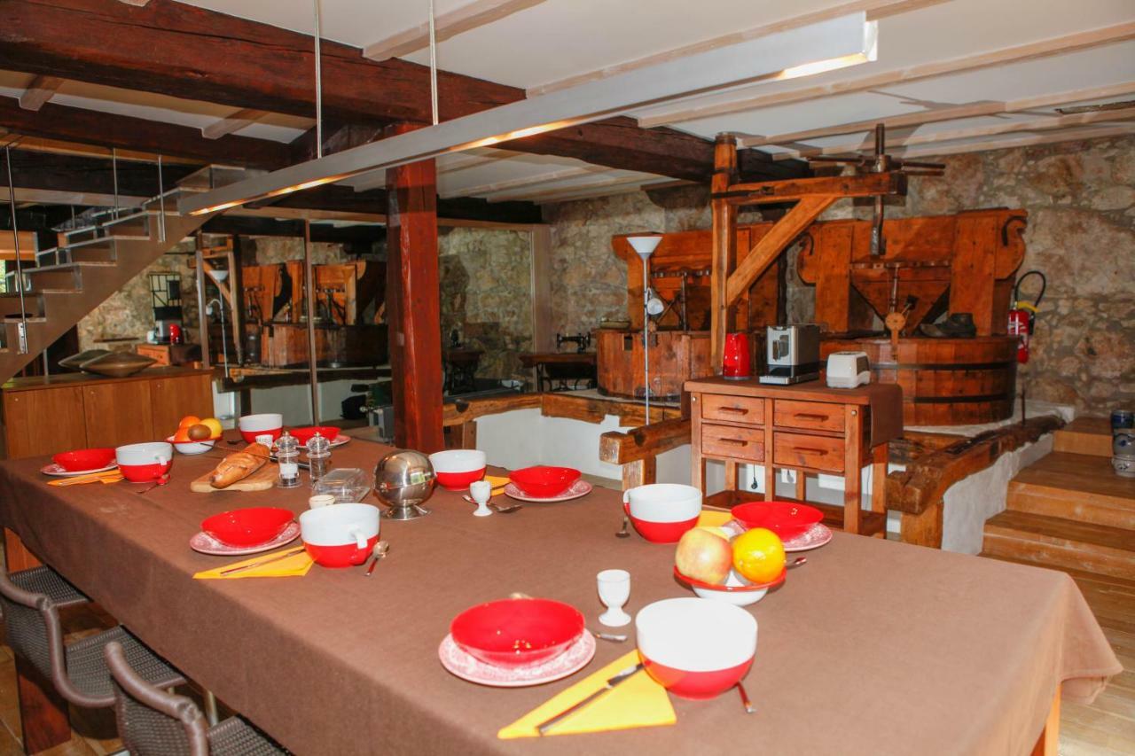ピュイヴェール Moulin D'Entre Les Roches Bed & Breakfast エクステリア 写真